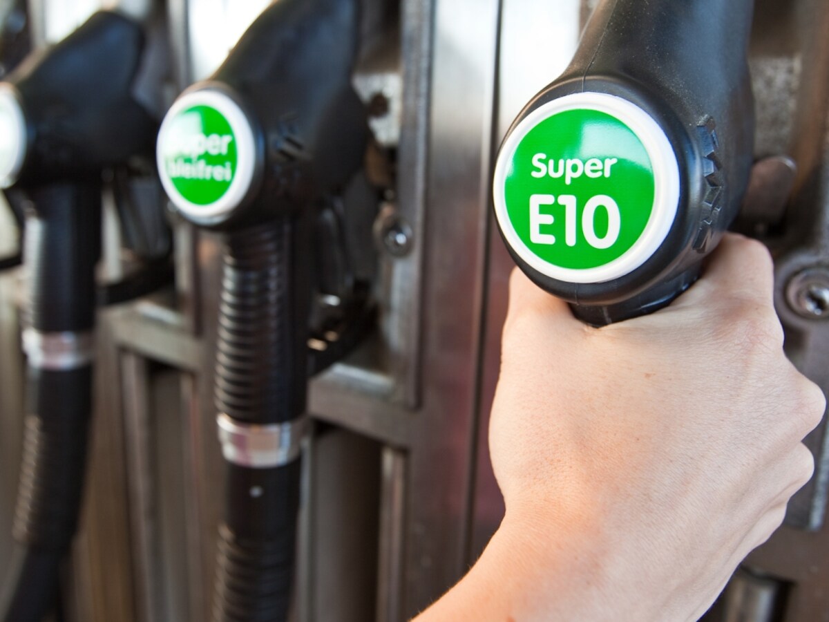 Tankstation waarop E10 brandstof te zien is